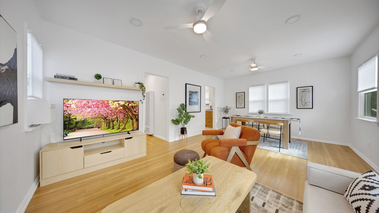 Photo of Livingroom in Mid Central