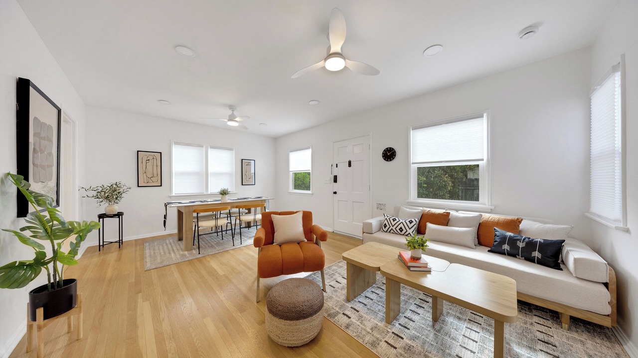 Photo of Livingroom in Mid Central