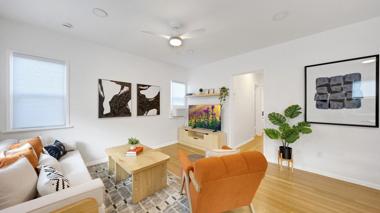 Photo of Livingroom in Mid Central