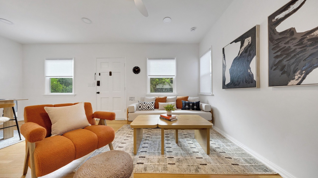 Photo of Livingroom in Mid Central
