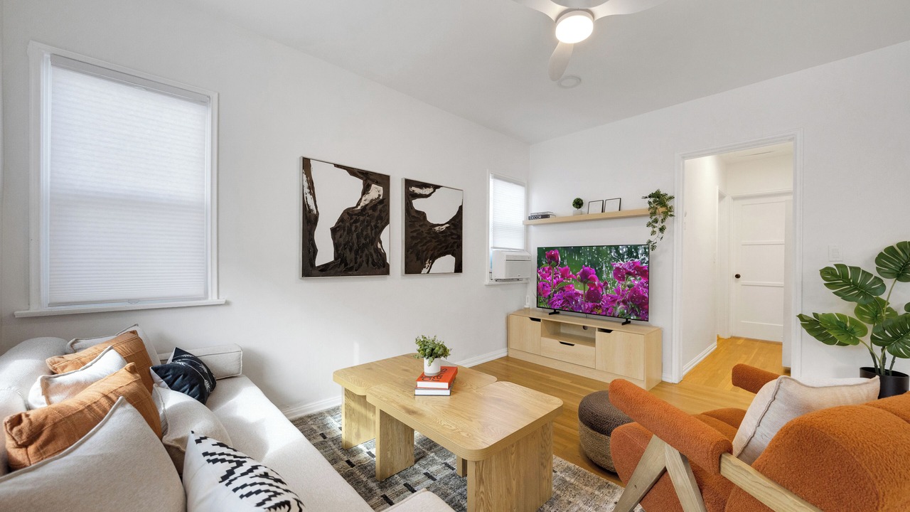 Photo of Livingroom in Mid Central