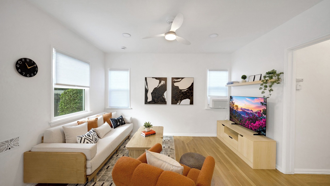 Photo of Livingroom in Mid Central