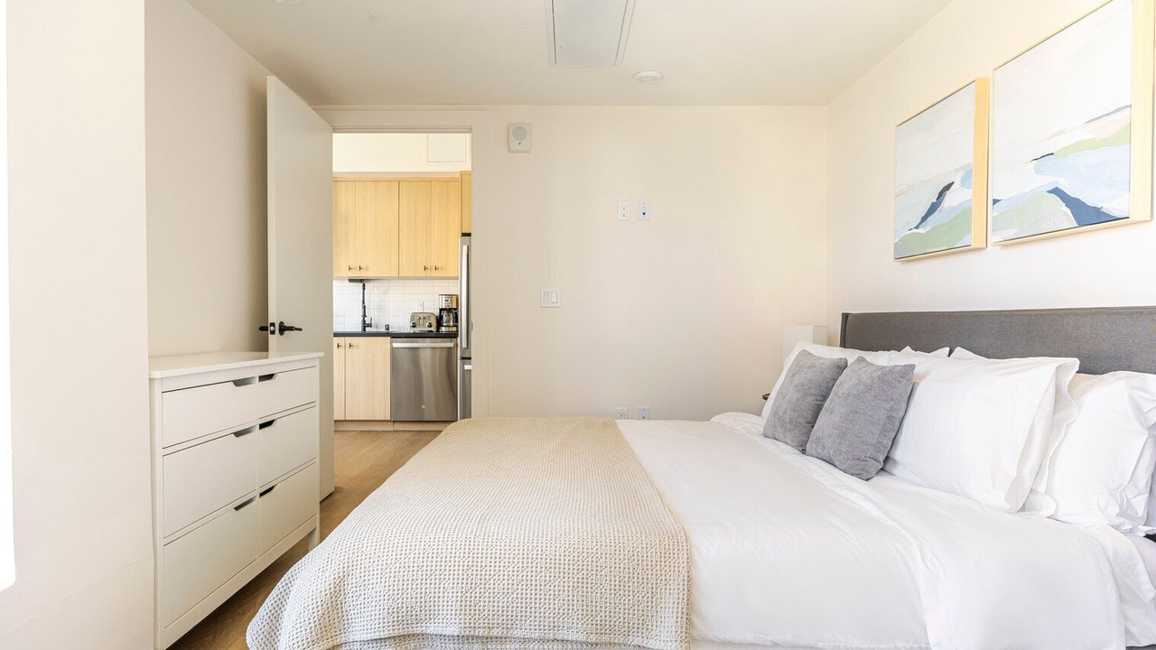Photo of Bedroom in East Hollywood