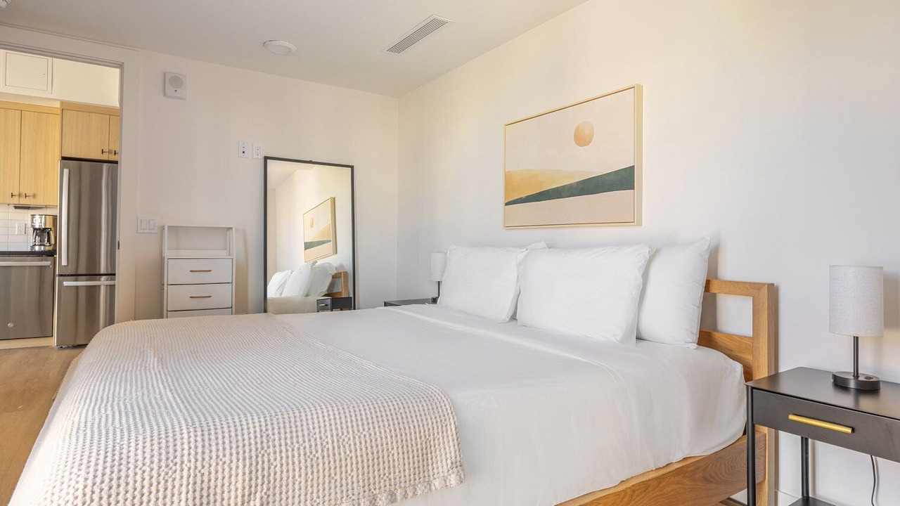 Photo of Bedroom in East Hollywood