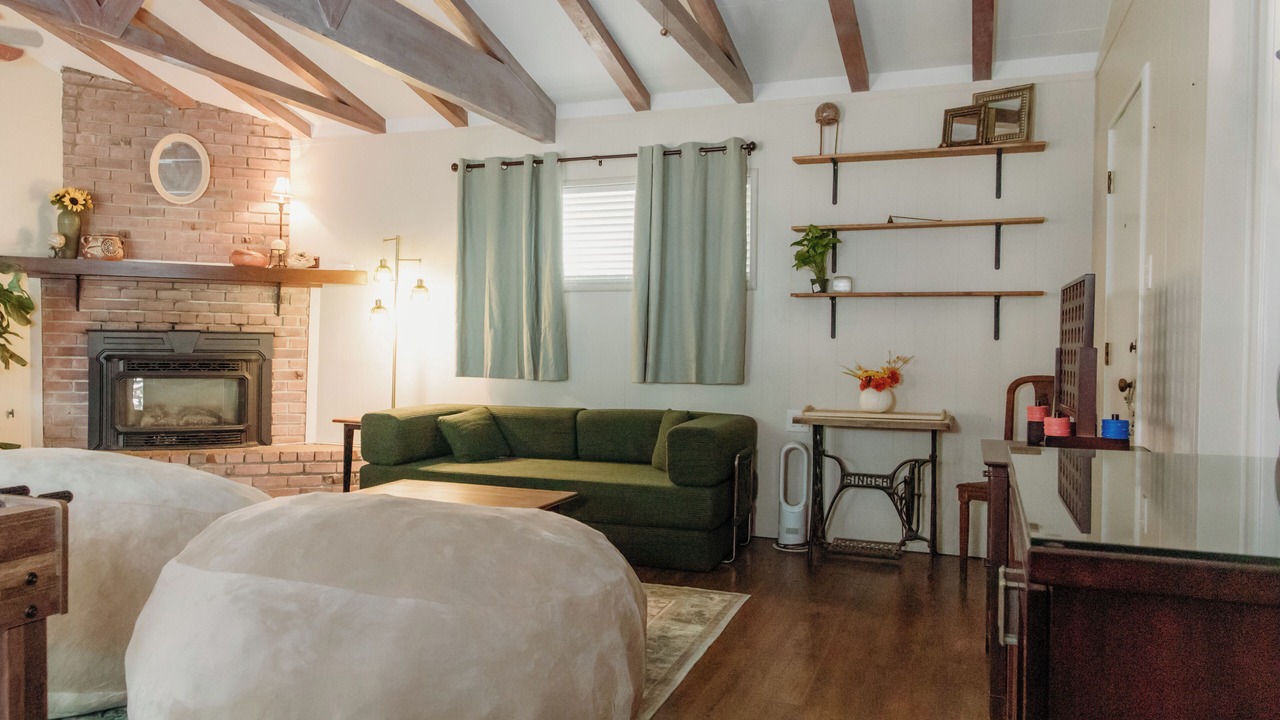 Photo of Livingroom in Exeter