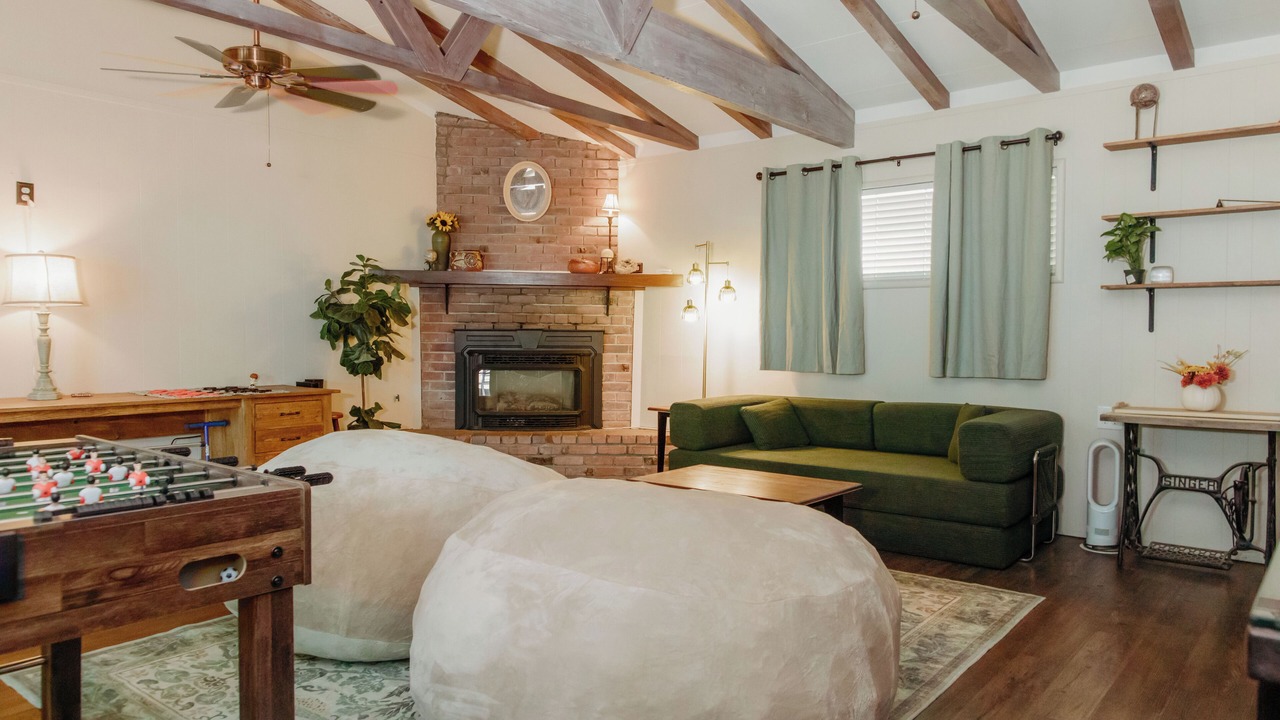 Photo of Livingroom in Exeter