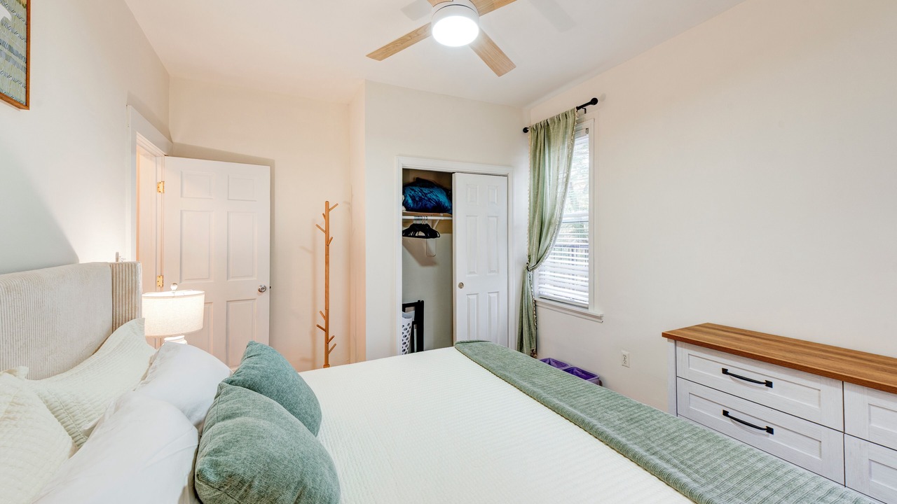 Photo of Bedroom in Teaneck