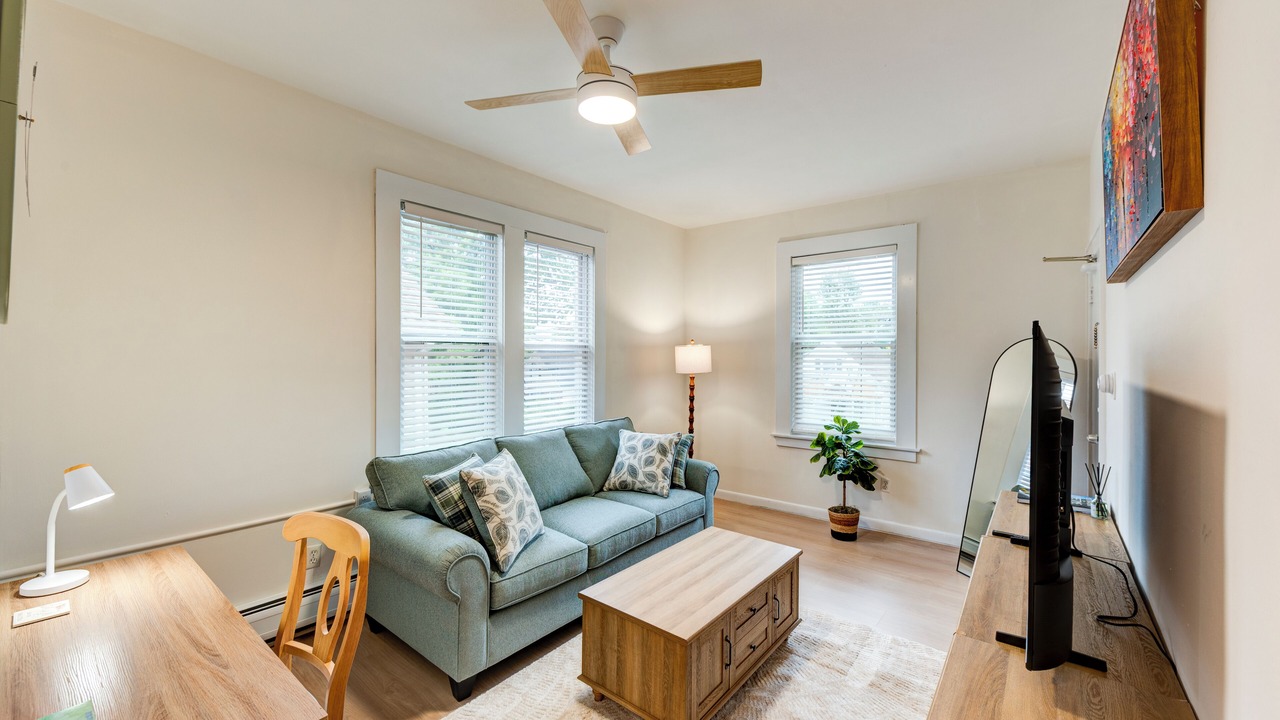 Photo of Livingroom in Teaneck