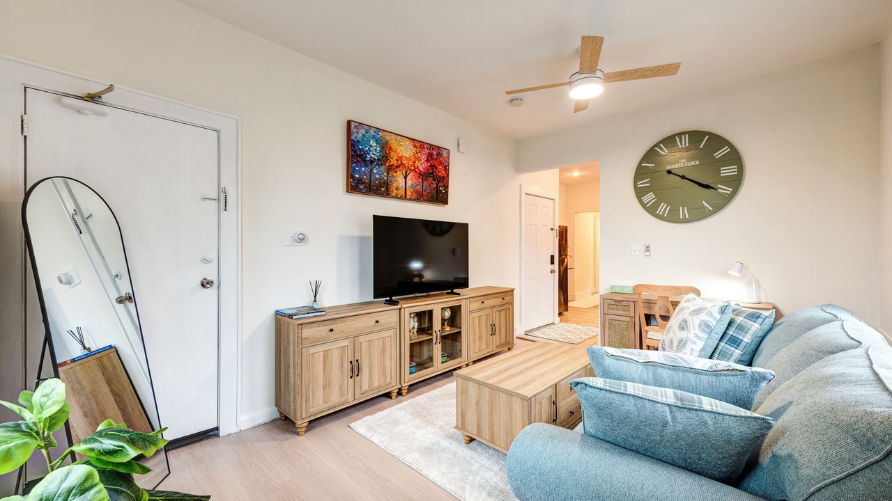 Photo of Livingroom in Teaneck