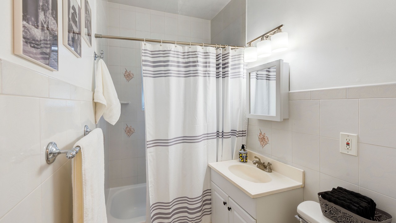 Photo of Bathroom in Teaneck