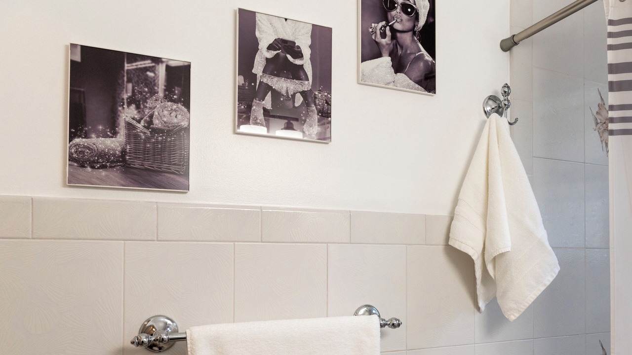 Photo of Bathroom in Teaneck