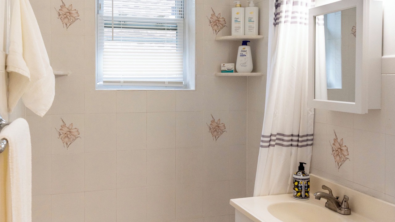 Photo of Bathroom in Teaneck