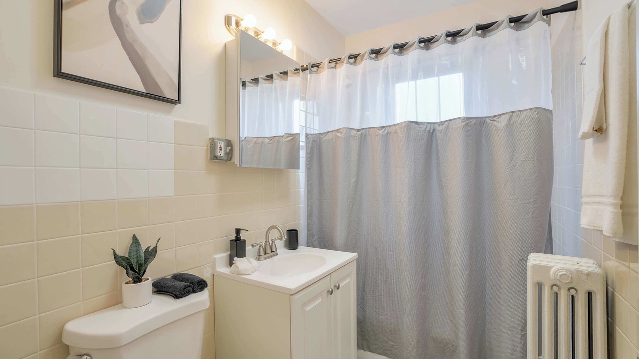Photo of Bathroom in Cragin