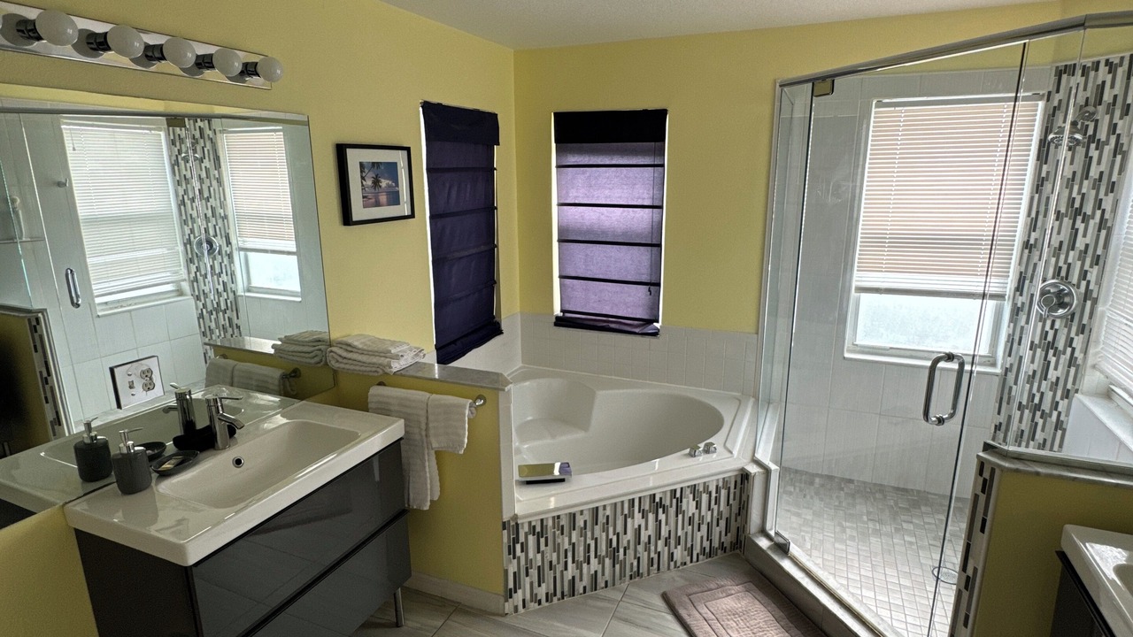 Photo of Bathroom in Sunset Lakes