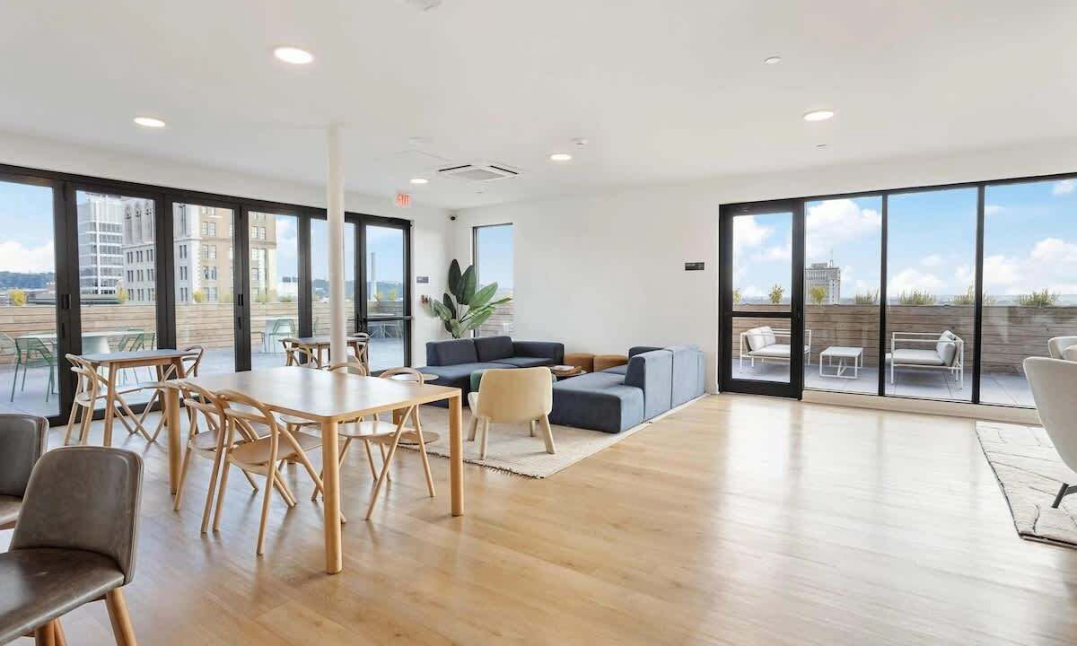 Photo of Livingroom in Central City