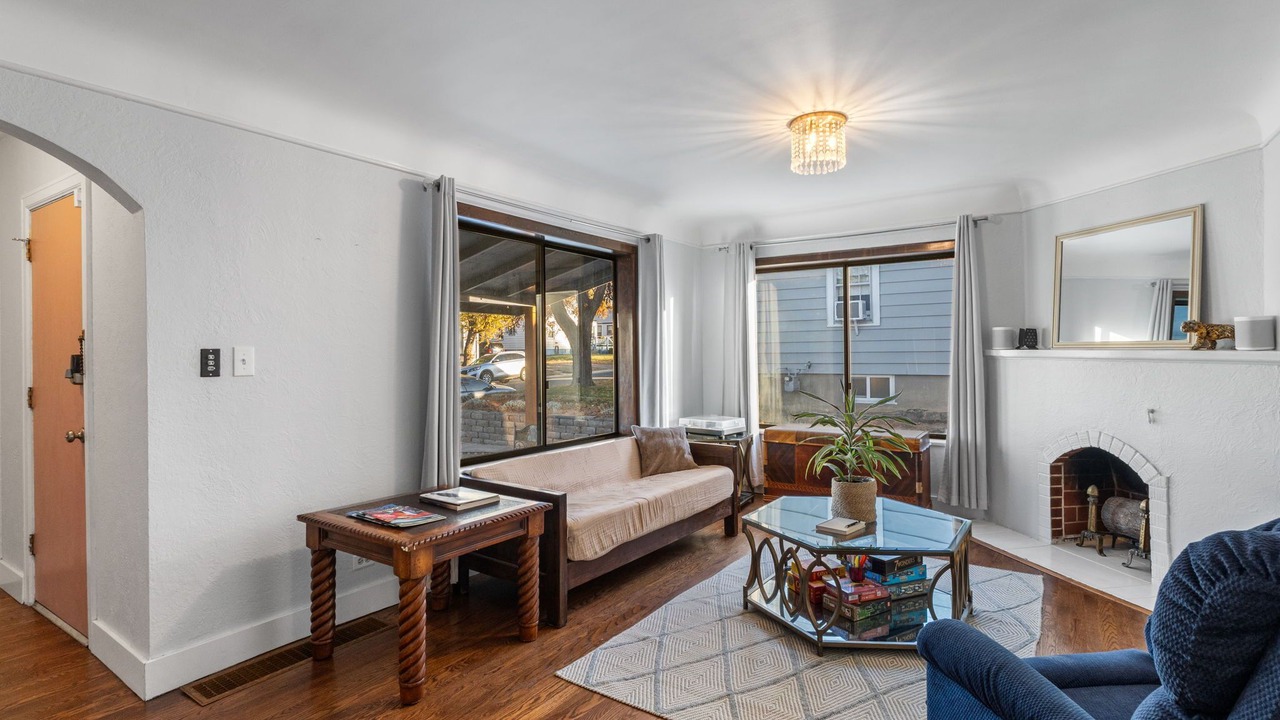 Photo of Livingroom in Englewood