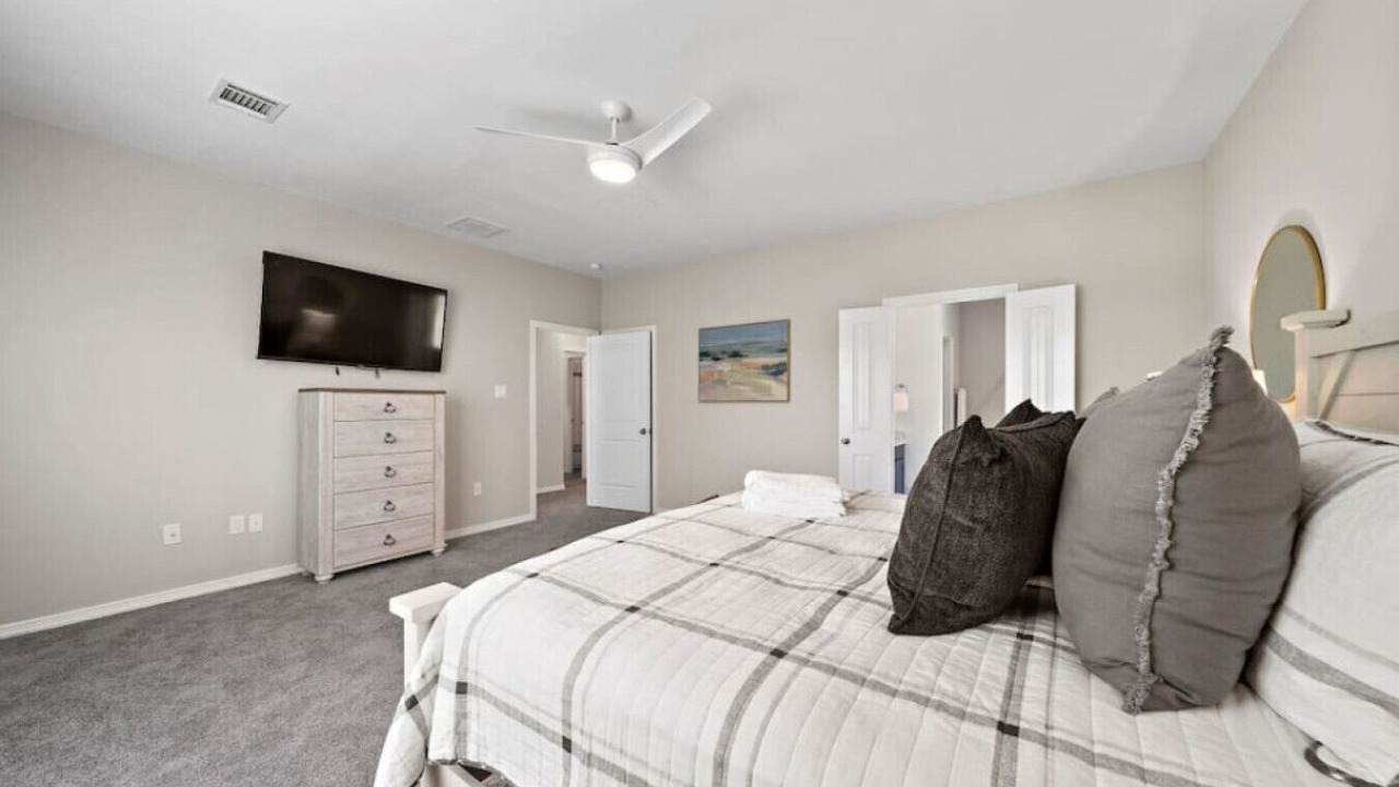 Photo of Bedroom in West Livingston