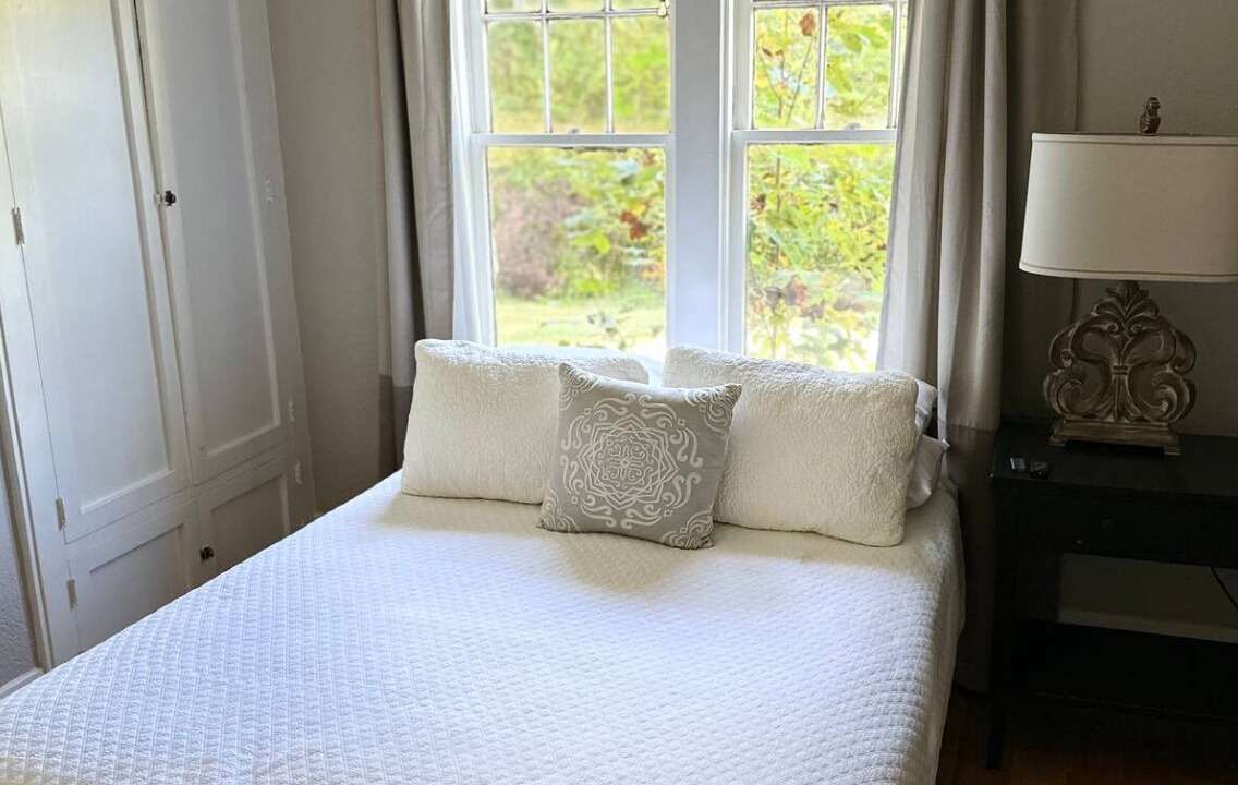 Photo of Bedroom in Avery Creek