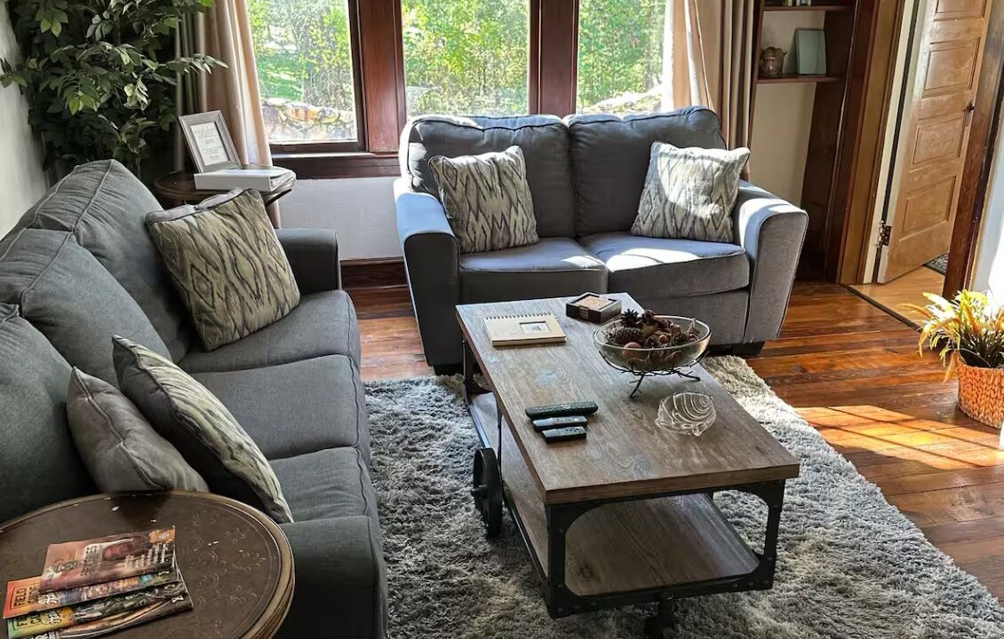 Photo of Livingroom in Avery Creek