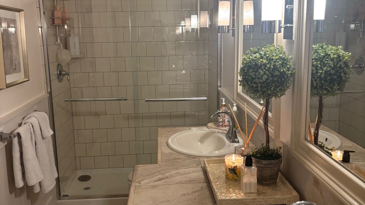 Photo of Bathroom in Fairway