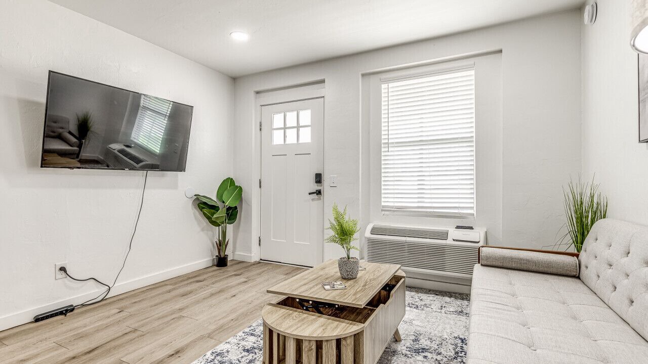 Photo of Livingroom in Midtown