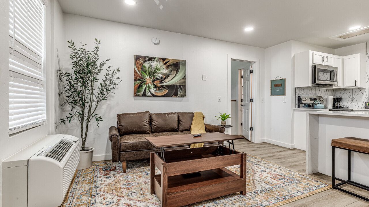 Photo of Livingroom in Midtown