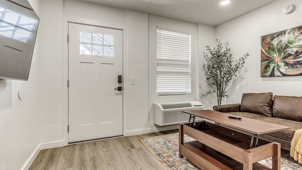 Photo of Livingroom in Midtown