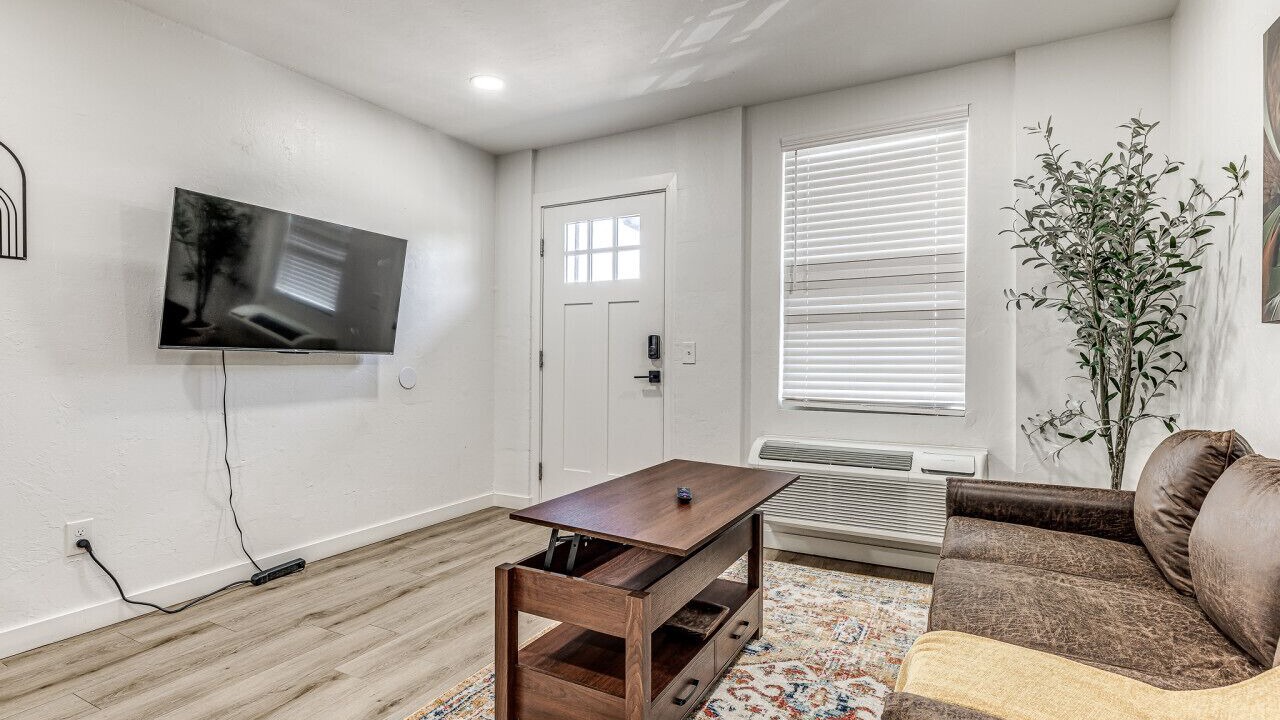 Photo of Livingroom in Midtown