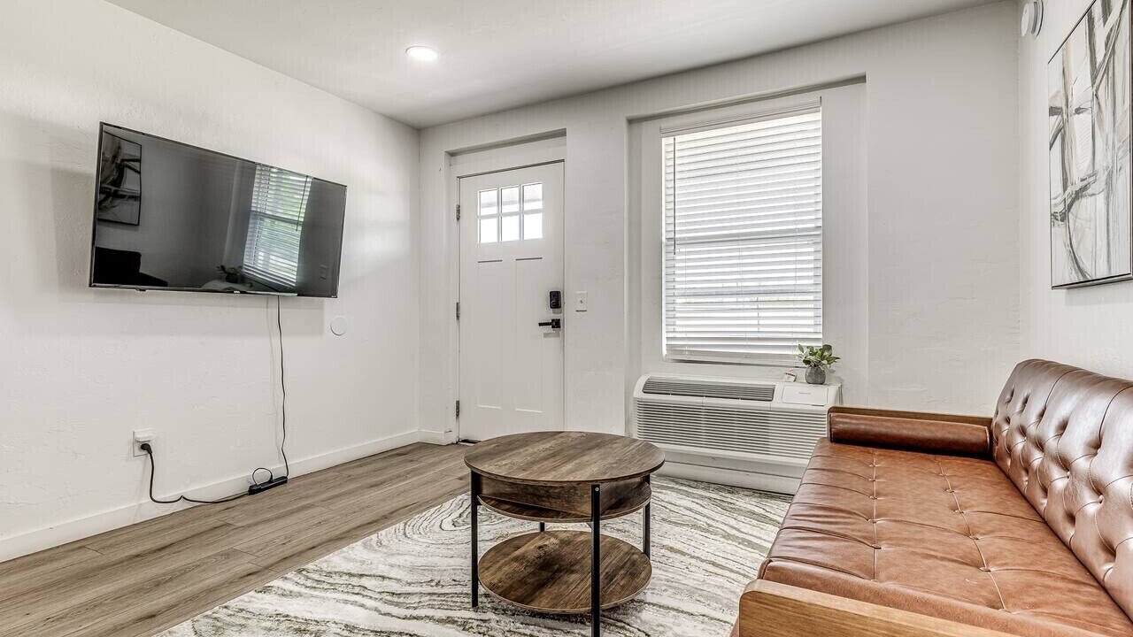 Photo of Livingroom in Midtown
