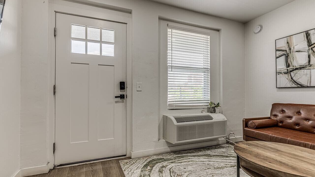 Photo of Livingroom in Midtown