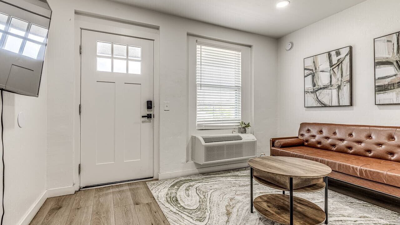 Photo of Livingroom in Midtown
