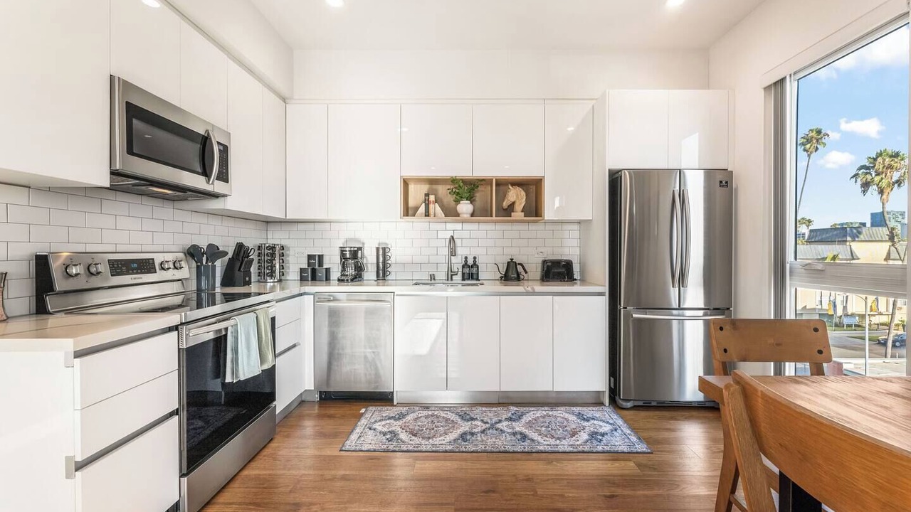 Photo of Kitchen in Wilshire Center