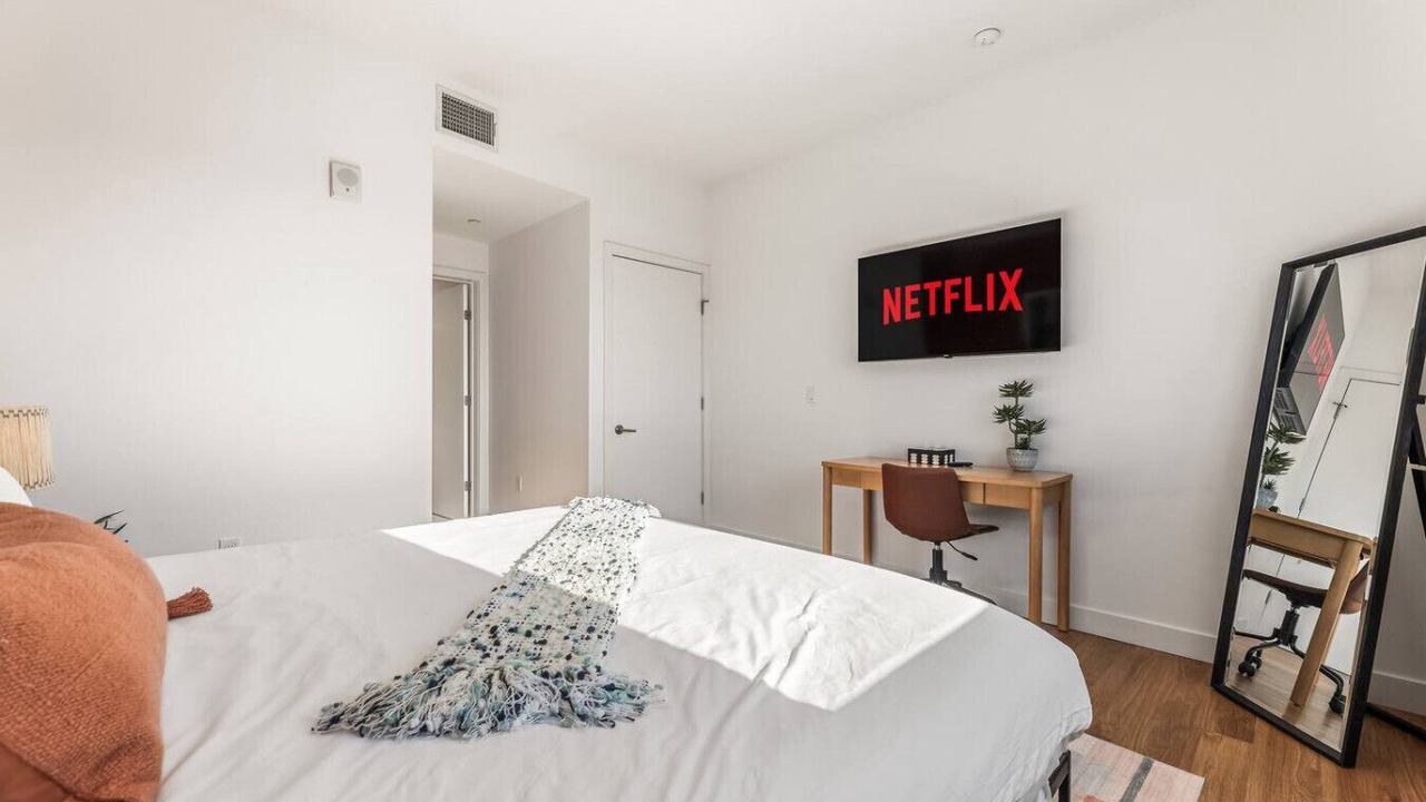 Photo of Bedroom in Wilshire Center
