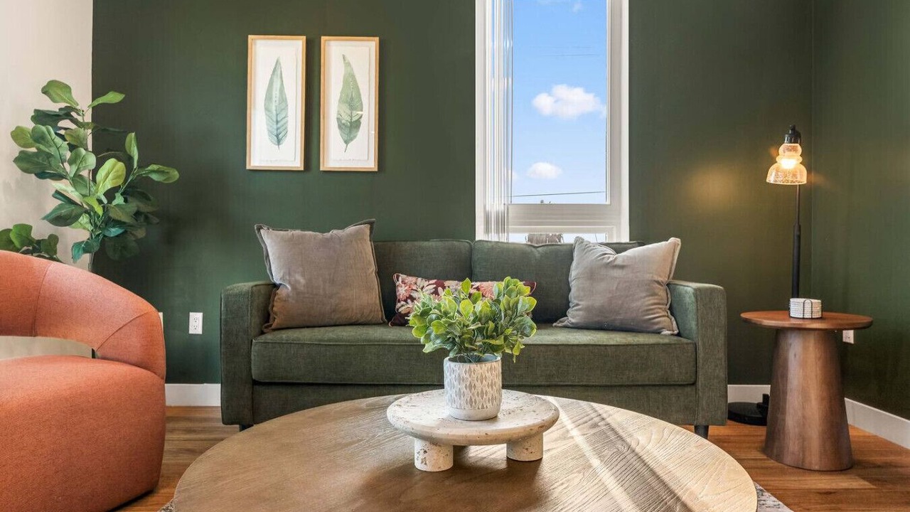 Photo of Livingroom in Wilshire Center