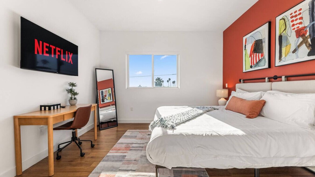 Photo of Bedroom in Wilshire Center