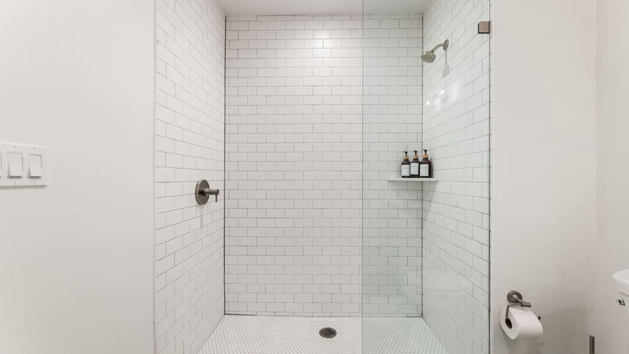 Photo of Bathroom in Wilshire Center