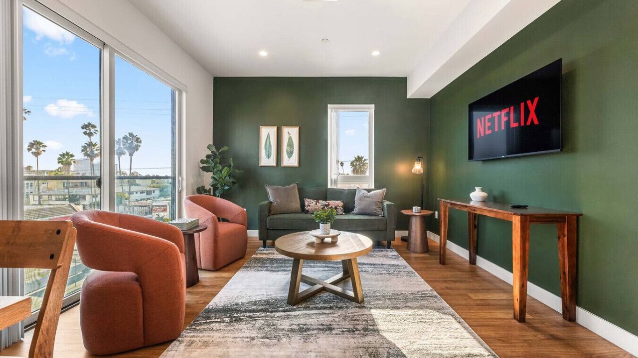 Photo of Livingroom in Wilshire Center