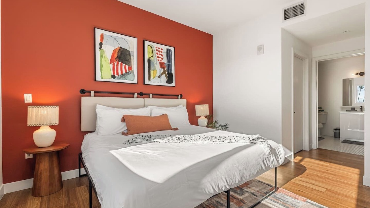 Photo of Bedroom in Wilshire Center