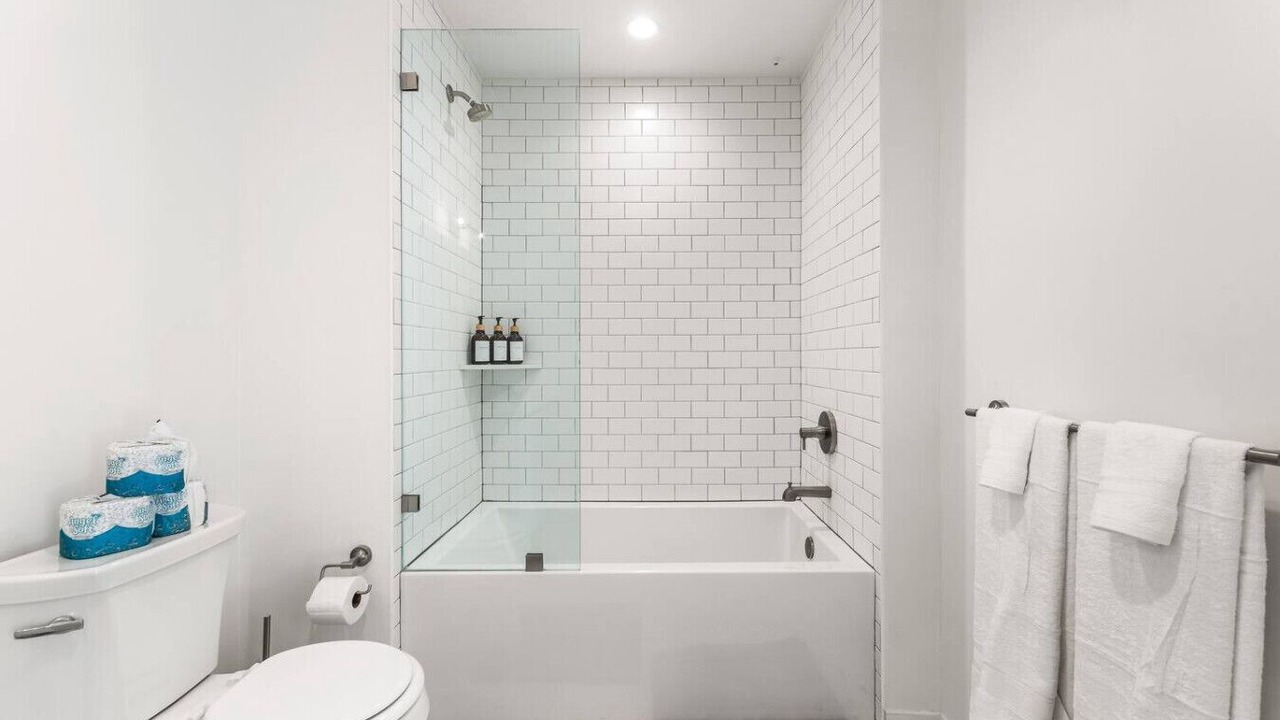 Photo of Bathroom in Wilshire Center