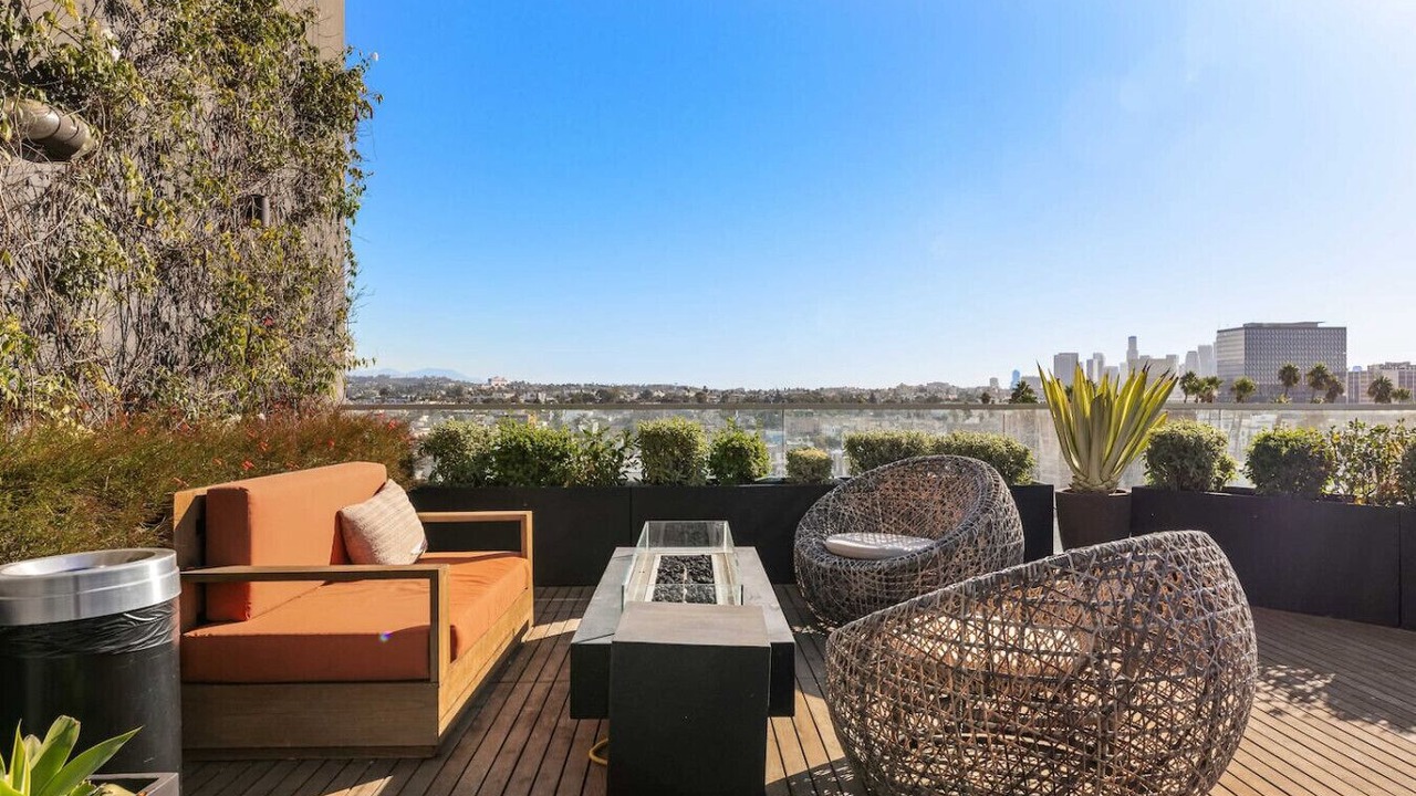 Photo of Patio Balcony in Wilshire Center