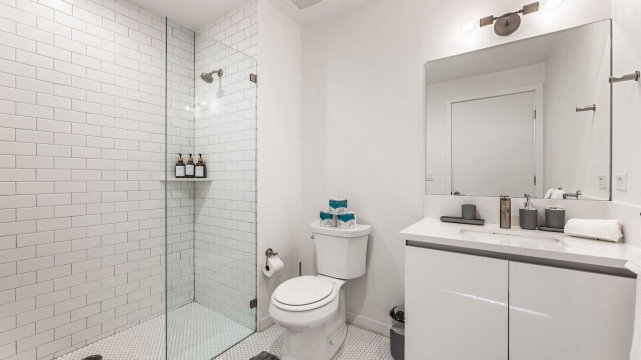 Photo of Bathroom in Wilshire Center