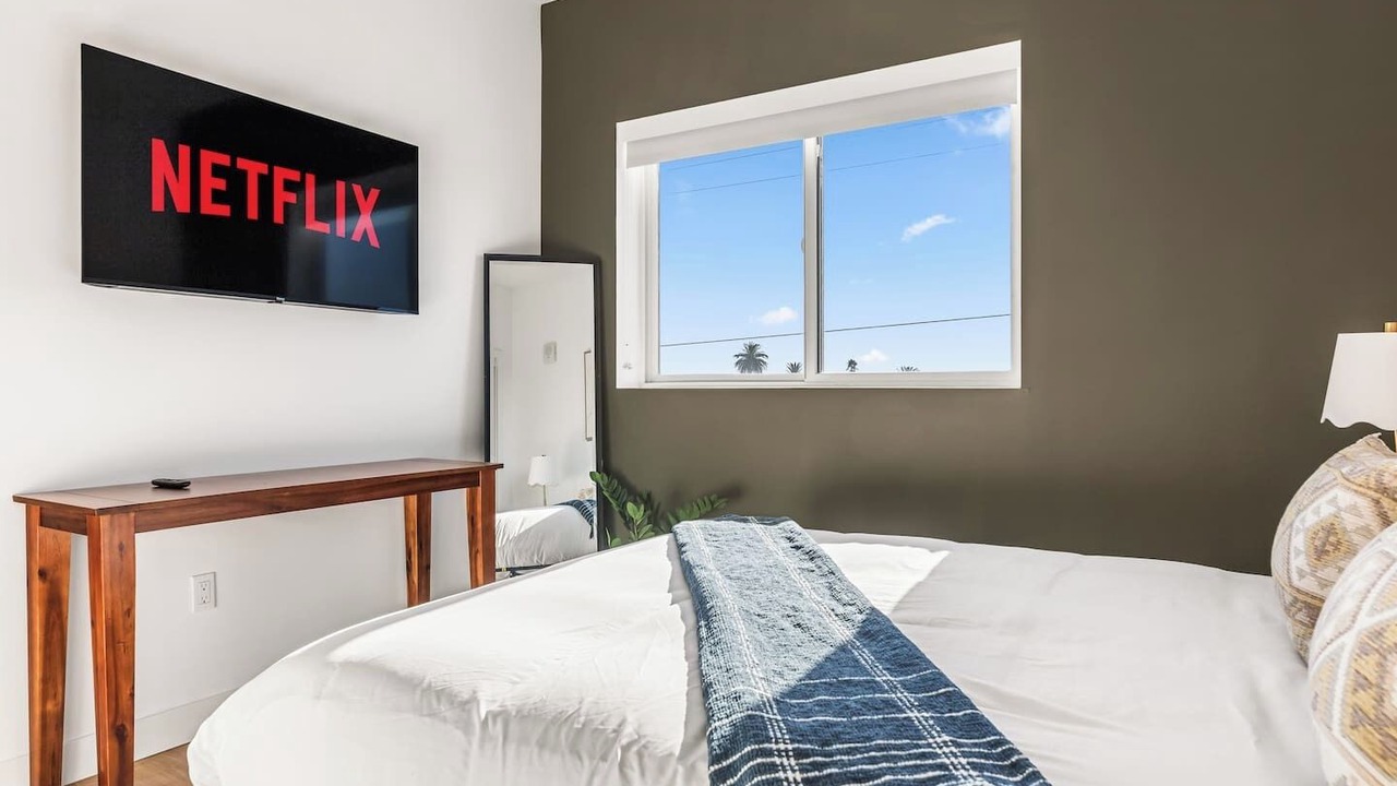Photo of Bedroom in Wilshire Center