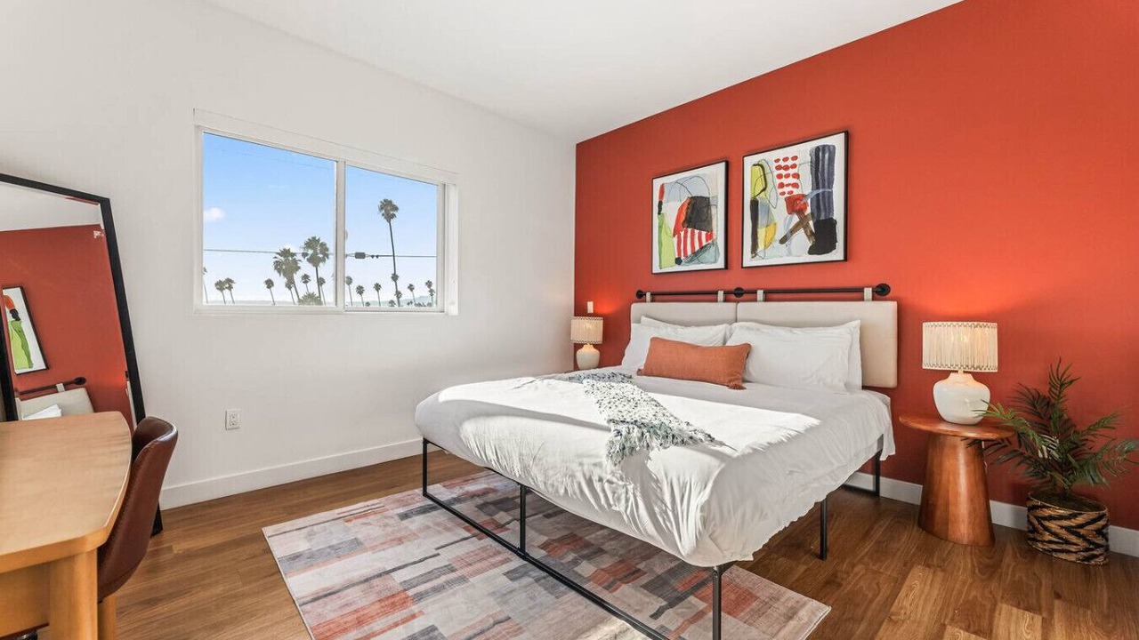 Photo of Bedroom in Wilshire Center
