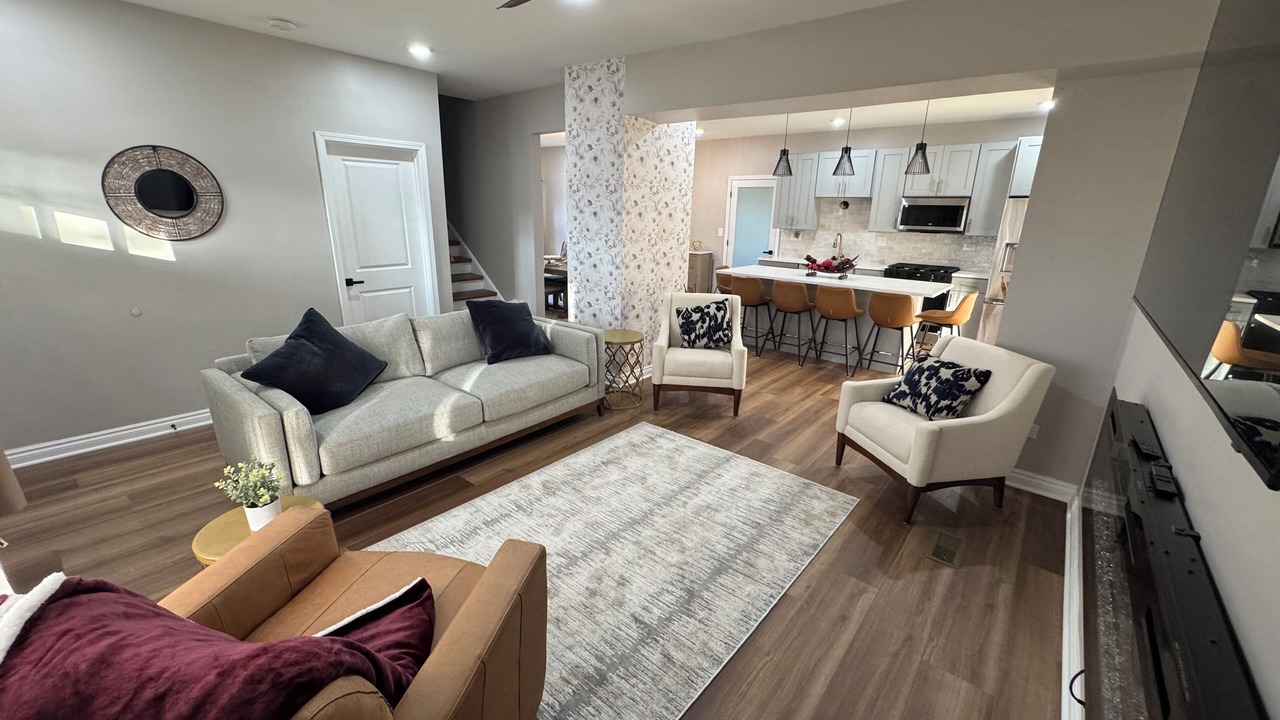 Photo of Livingroom in Lansing