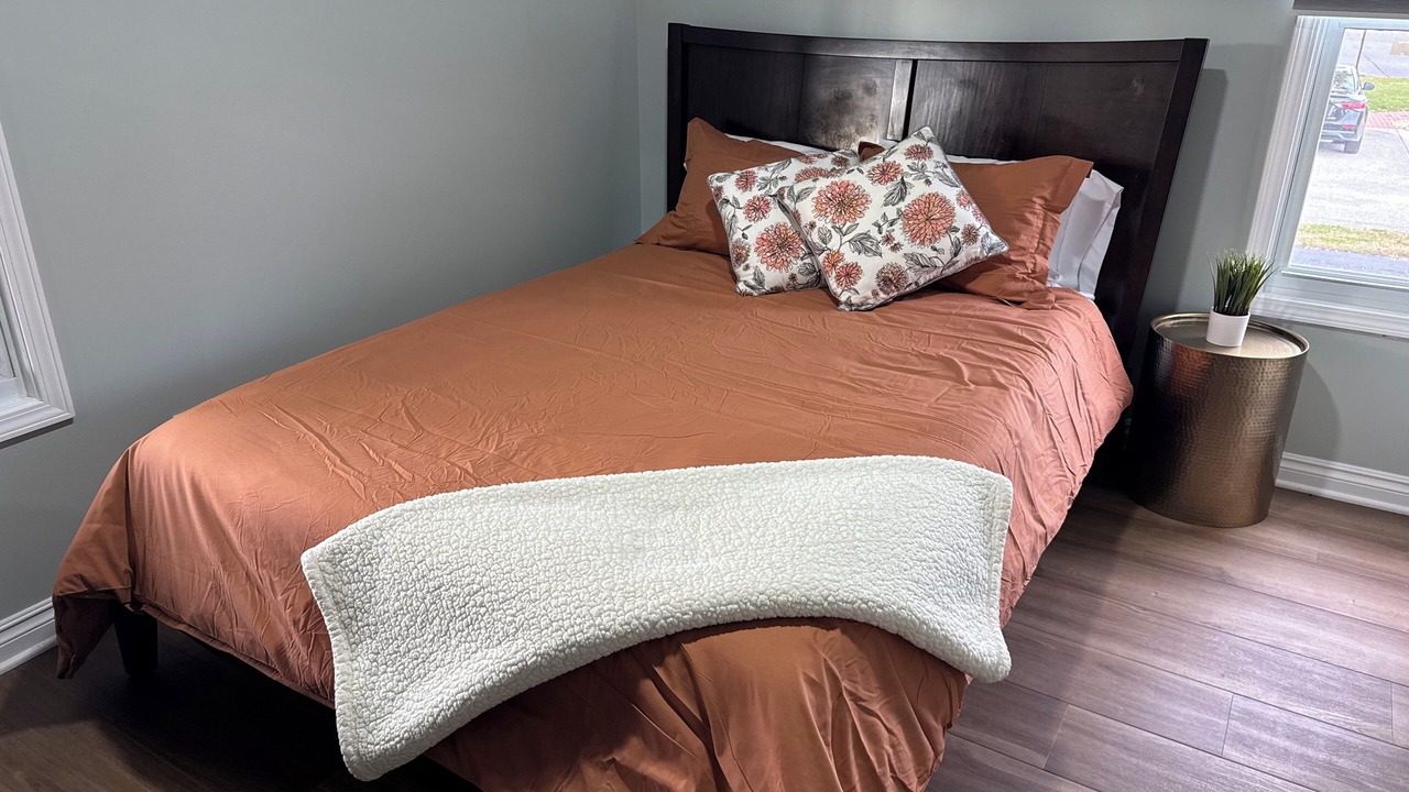 Photo of Bedroom in Lansing