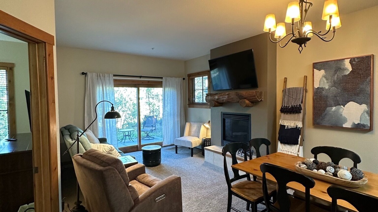 Photo of Livingroom in Lakeside Village
