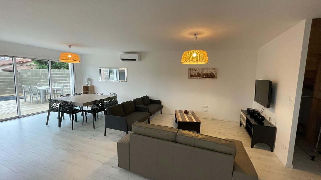 Photo of Livingroom in Carbon-Blanc