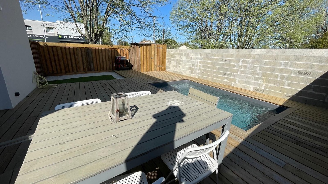 Photo of Outdoor in Carbon-Blanc