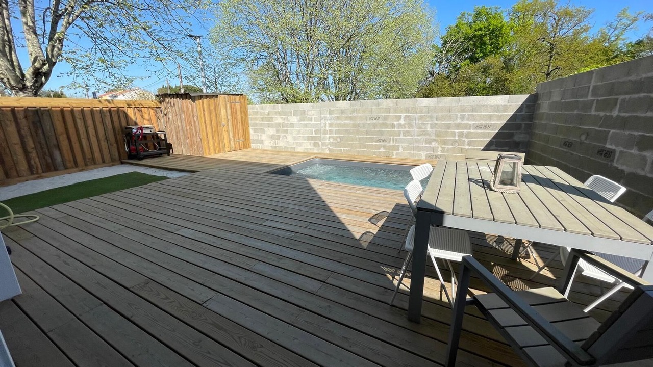 Photo of Outdoor in Carbon-Blanc