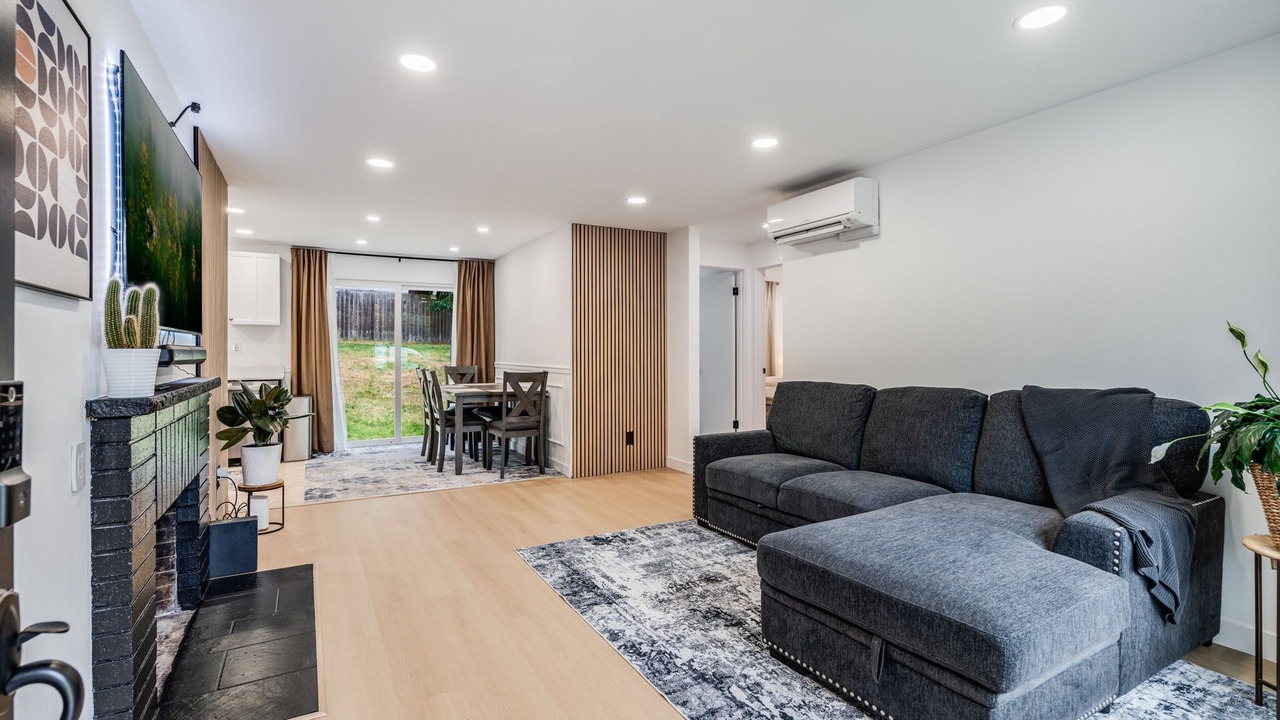 Photo of Livingroom in University Place